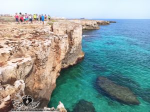 trekking a monopoli tra calette e baie