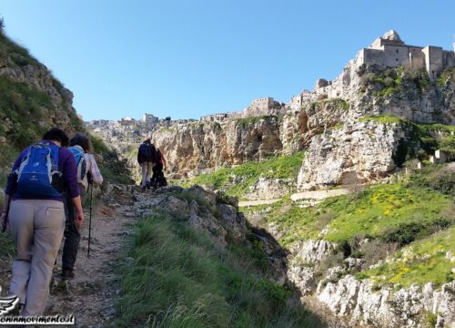 Trekking tra Matera, Bari ed Ostuni: Trulli e Gravine